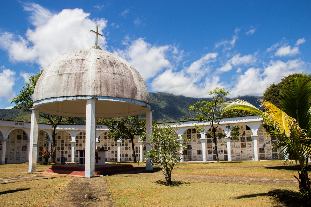 Cementerio de Cocorná, municipio del Oriente de Antioquia en el que, según la JEP, ocurrieron 55 asesinatos de civiles a manos de militares entre 2002 y 2003. Fotografía: Juan Carlos Contreras Medina.